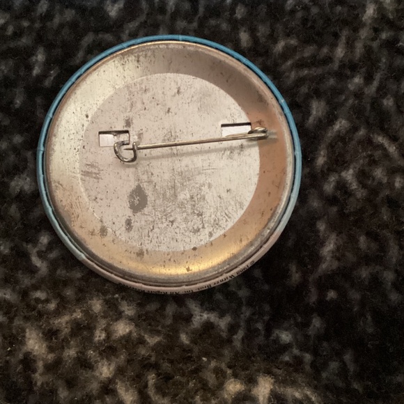 Vintage 1988 Chevy Chase FUNNY FARM Promo Movie Pinback Pin Button - Picture 2 of 4